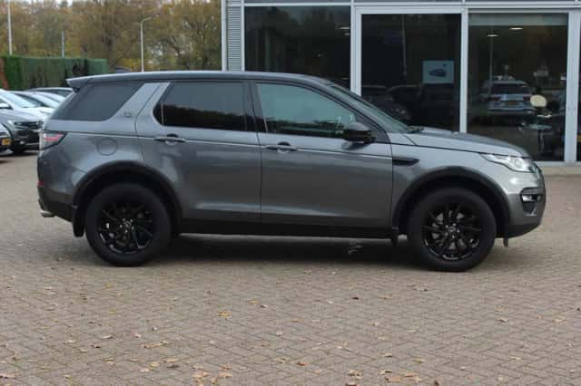 Land Rover Discovery Sport (2017) thumbnail 5