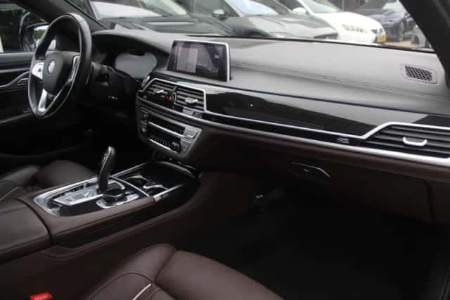 BMW 7-Serie (2019) thumbnail 13