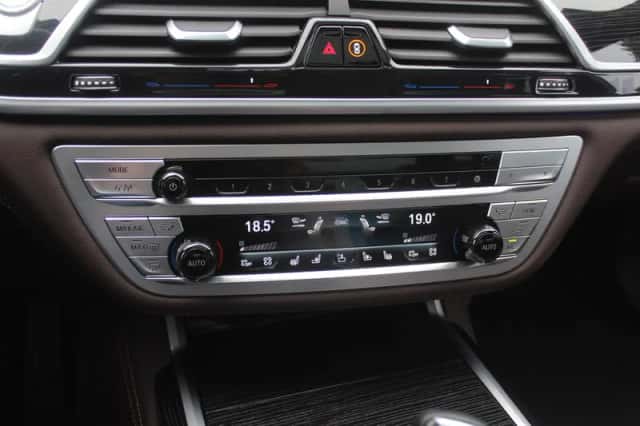 BMW 7-Serie (2019) thumbnail 25