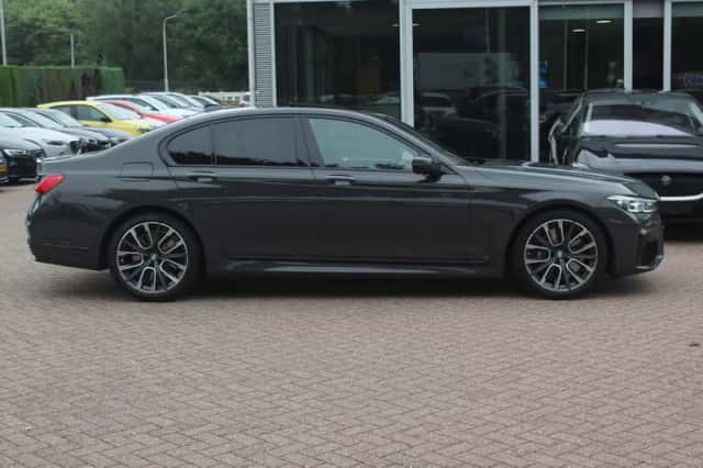 BMW 7-Serie (2019) thumbnail 5