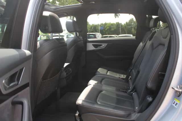 Audi Q7 (2016) thumbnail 11