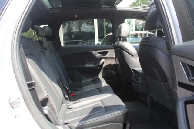 Audi Q7 (2016) thumbnail 12