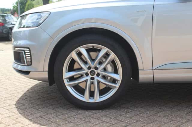 Audi Q7 (2016) thumbnail 14