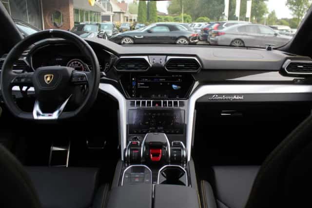 Lamborghini Urus (2020) thumbnail 2