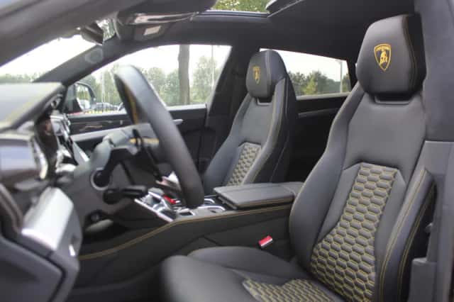 Lamborghini Urus (2020) thumbnail 4
