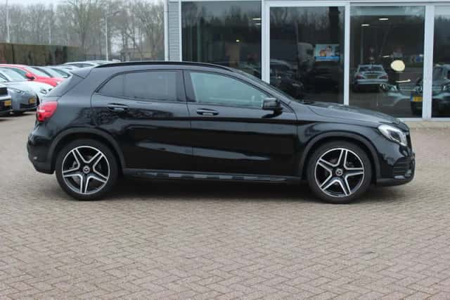 Mercedes-Benz GLA (2019) thumbnail 5