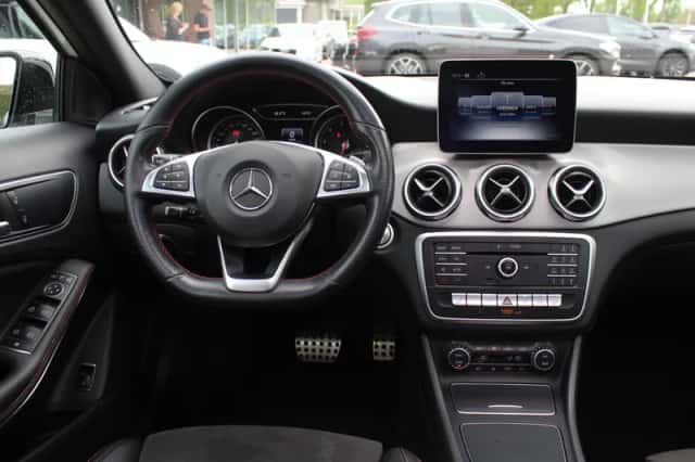 Mercedes-Benz GLA (2019) thumbnail 9