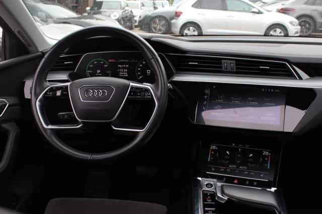 Audi e-tron (2020) thumbnail 10