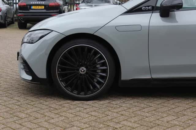 Mercedes-Benz EQE (2023) thumbnail 15