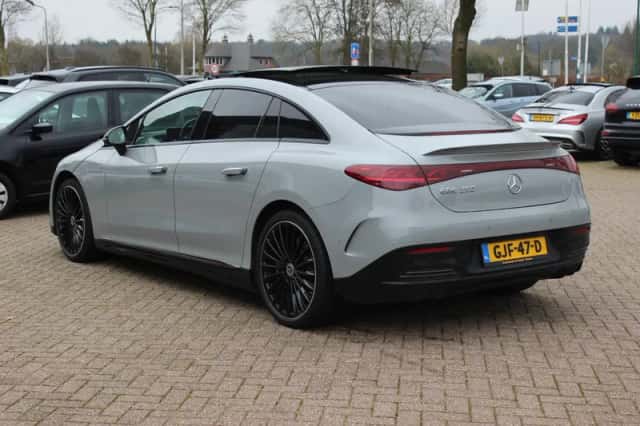 Mercedes-Benz EQE (2023) thumbnail 4