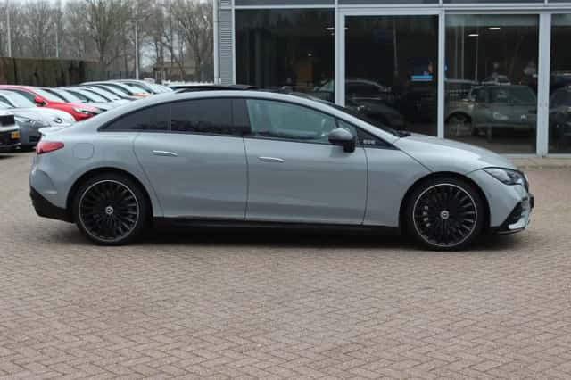 Mercedes-Benz EQE (2023) thumbnail 6