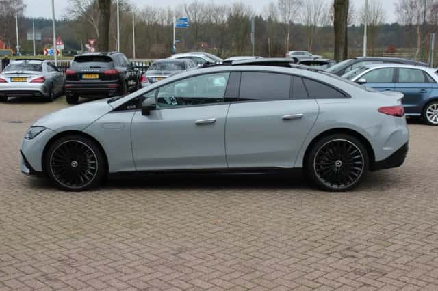 Mercedes-Benz EQE (2023) thumbnail 8