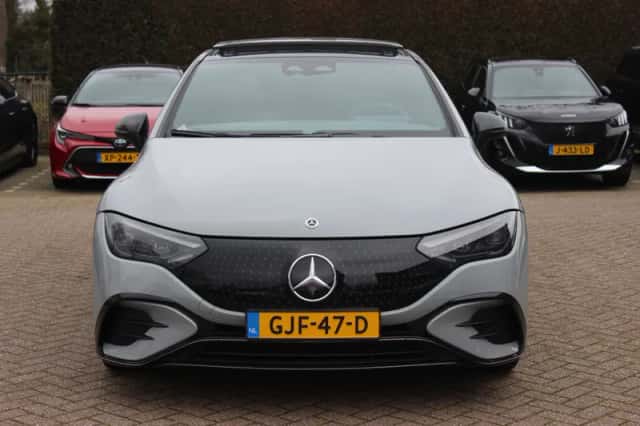 Mercedes-Benz EQE (2023) thumbnail 9