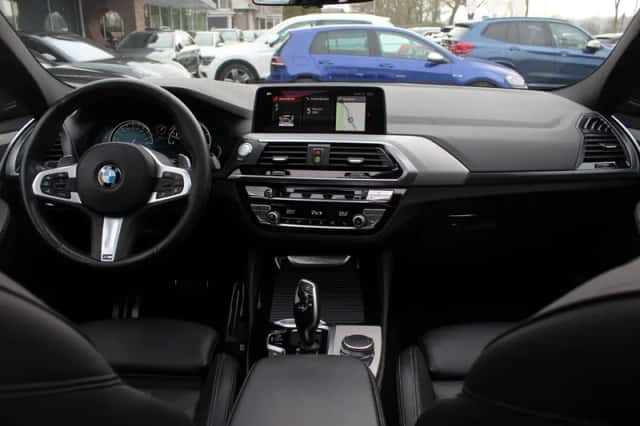 BMW X4 (2019) thumbnail 2