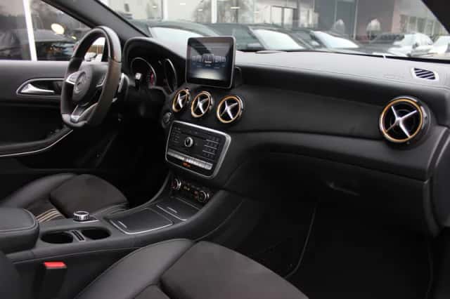 Mercedes-Benz GLA (2017) thumbnail 13