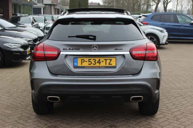 Mercedes-Benz GLA (2017) thumbnail 15
