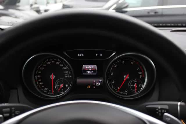 Mercedes-Benz GLA (2017) thumbnail 17