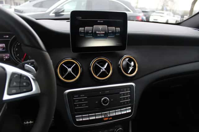 Mercedes-Benz GLA (2017) thumbnail 19