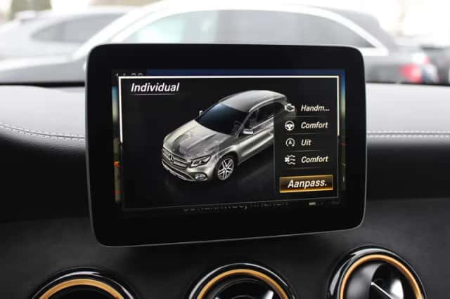 Mercedes-Benz GLA (2017) thumbnail 24