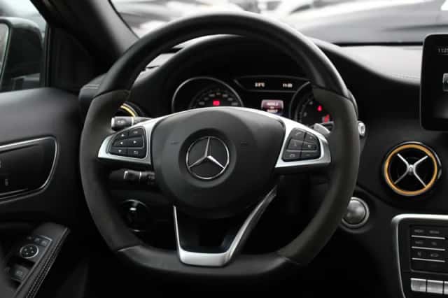 Mercedes-Benz GLA (2017) thumbnail 29