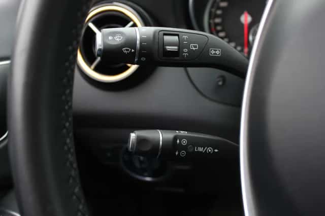 Mercedes-Benz GLA (2017) thumbnail 32
