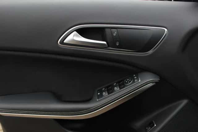 Mercedes-Benz GLA (2017) thumbnail 34