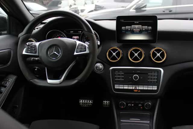 Mercedes-Benz GLA (2017) thumbnail 9