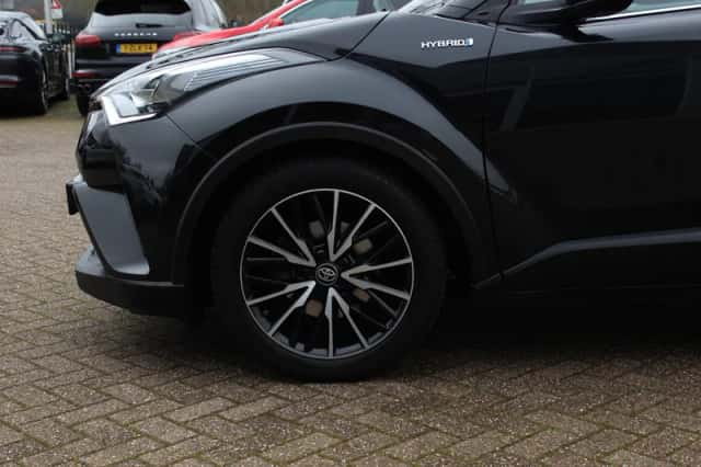 Toyota C-HR (2018) thumbnail 14