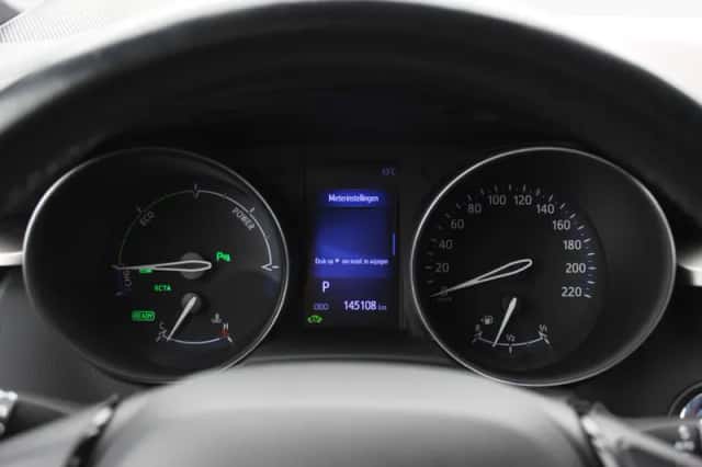 Toyota C-HR (2018) thumbnail 18