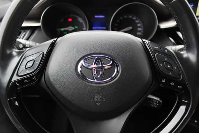 Toyota C-HR (2018) thumbnail 30