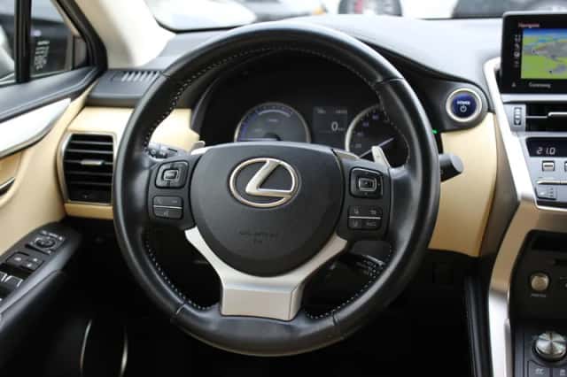Lexus NX (2018) thumbnail 18