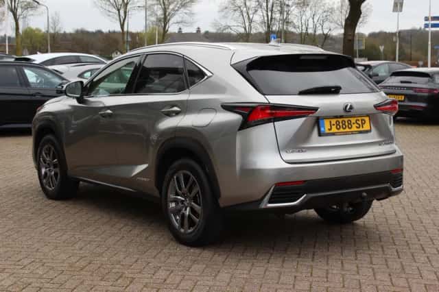 Lexus NX (2018) thumbnail 3