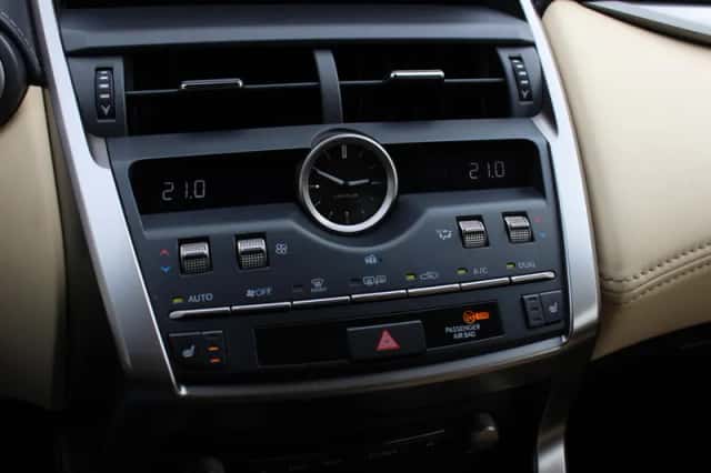 Lexus NX (2018) thumbnail 26