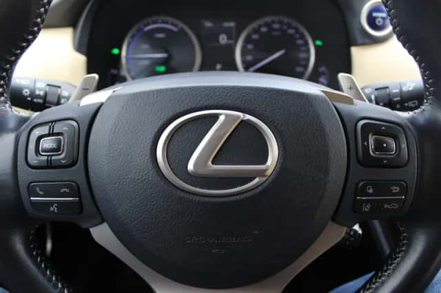 Lexus NX (2018) thumbnail 30