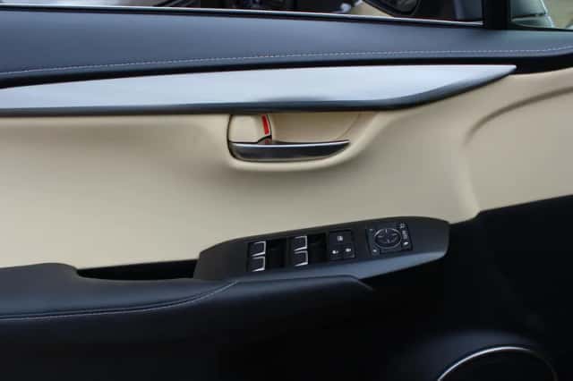 Lexus NX (2018) thumbnail 32