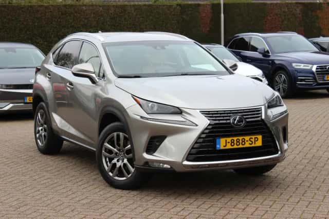 Lexus NX (2018) thumbnail 33