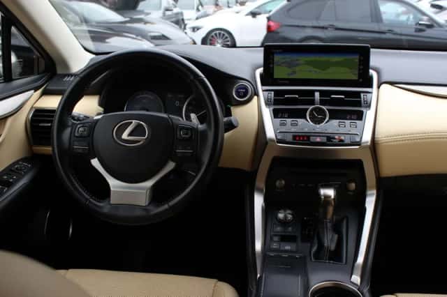 Lexus NX (2018) thumbnail 9