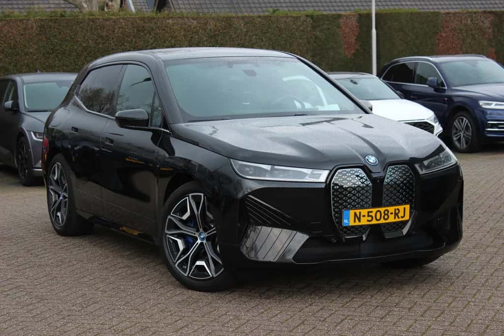 BMW iX (2021) — foto 1