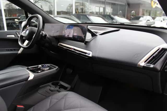 BMW iX (2021) thumbnail 14