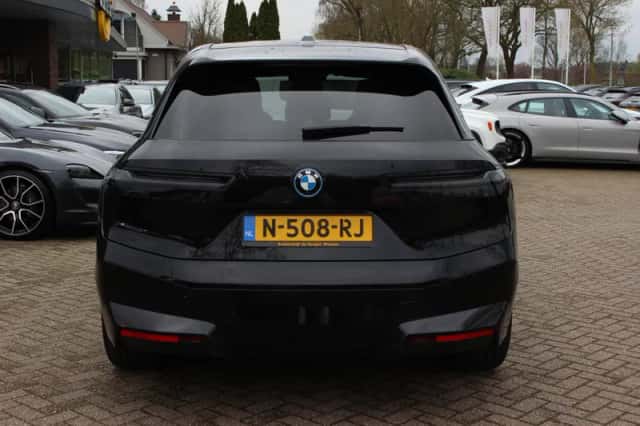 BMW iX (2021) thumbnail 16