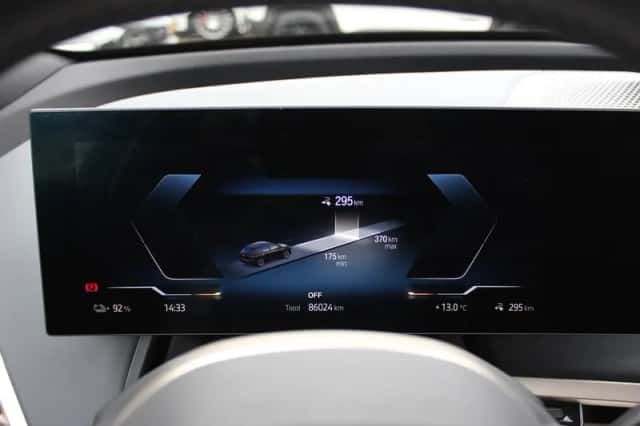 BMW iX (2021) thumbnail 20
