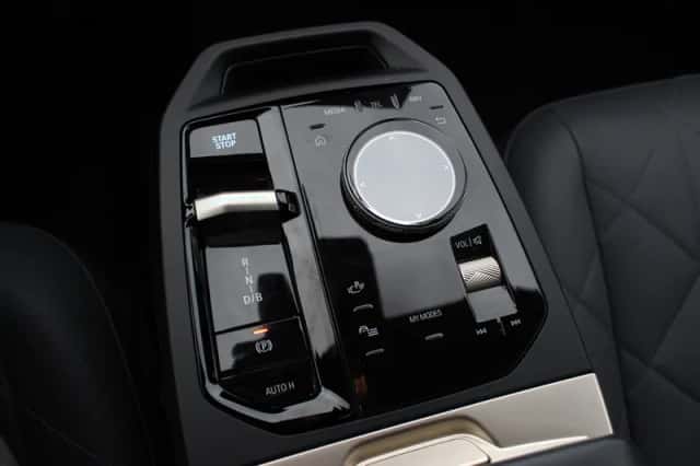 BMW iX (2021) thumbnail 29
