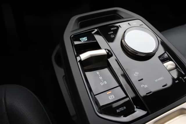 BMW iX (2021) thumbnail 30
