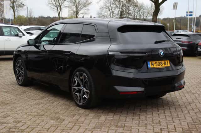 BMW iX (2021) thumbnail 4