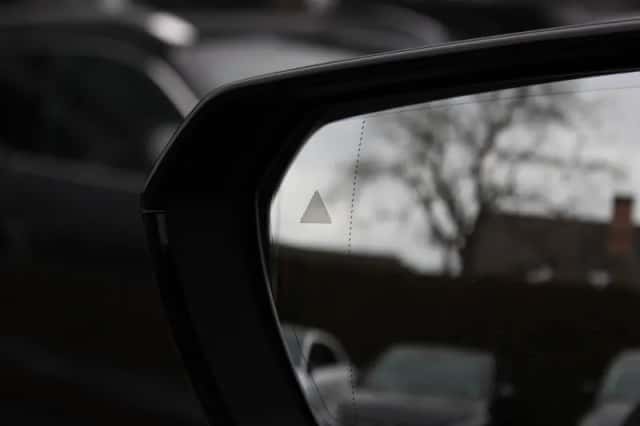 BMW iX (2021) thumbnail 31