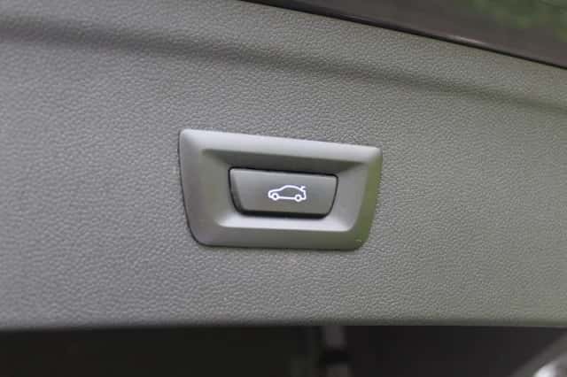 BMW iX (2021) thumbnail 33