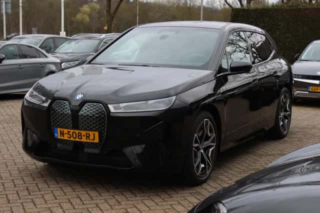 BMW iX (2021) thumbnail 7