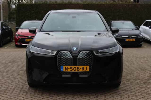 BMW iX (2021) thumbnail 9