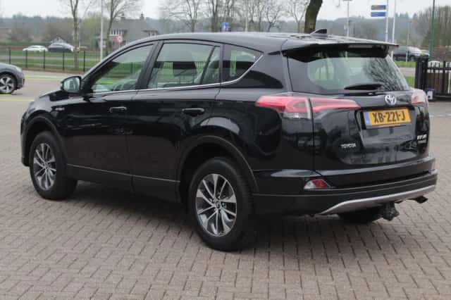 Toyota RAV4 (2018) thumbnail 3