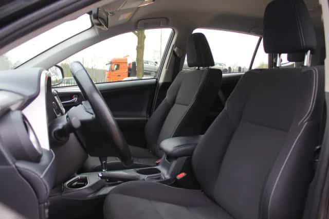 Toyota RAV4 (2018) thumbnail 4